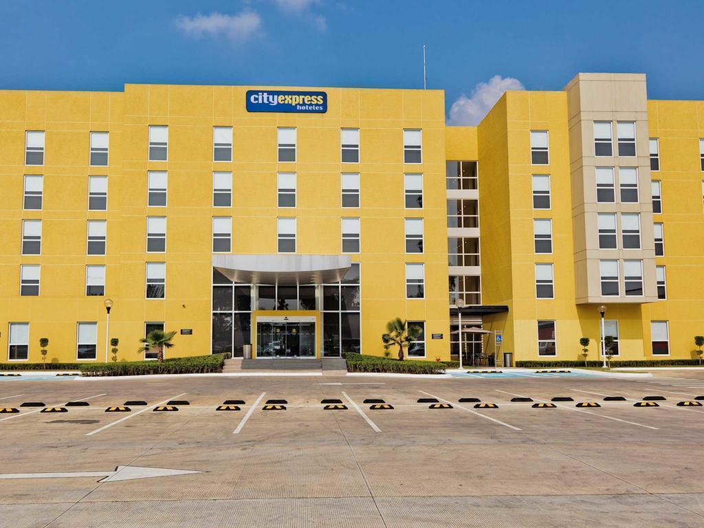 Отель City Express Central De Abastos 3*