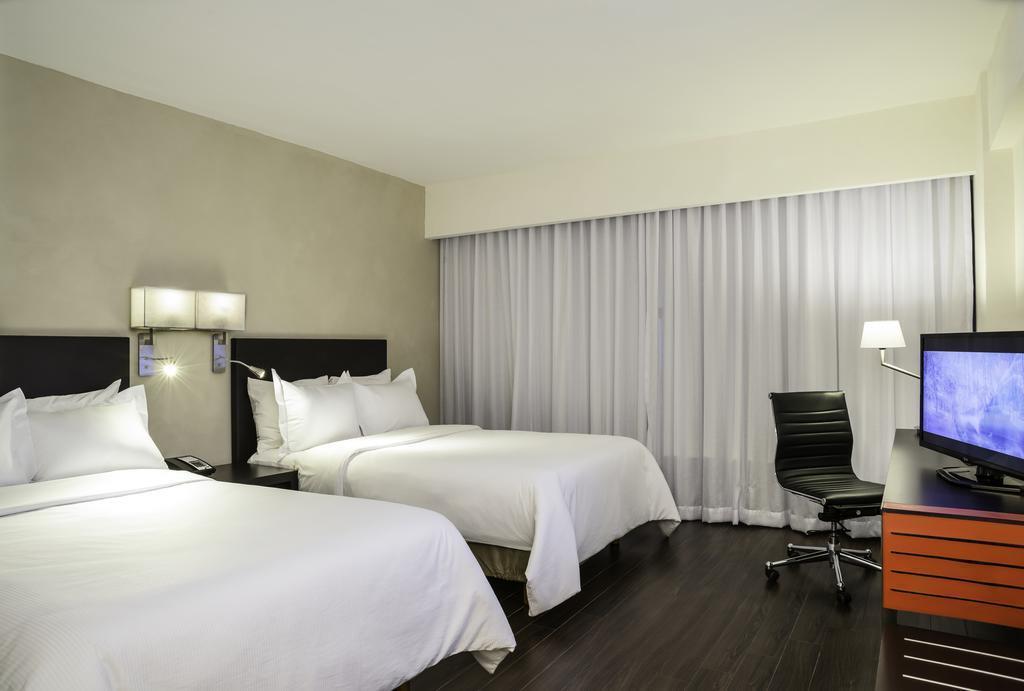 Отель Fiesta Inn Centro Historico 4*