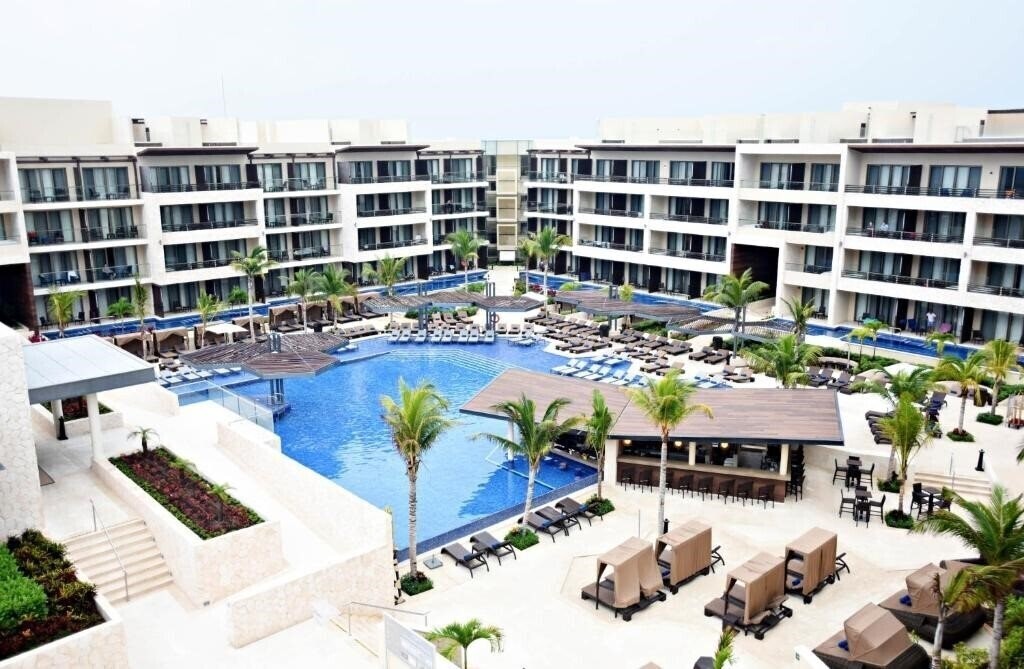 Отель Hideaway At Royalton Riviera Cancun 5*