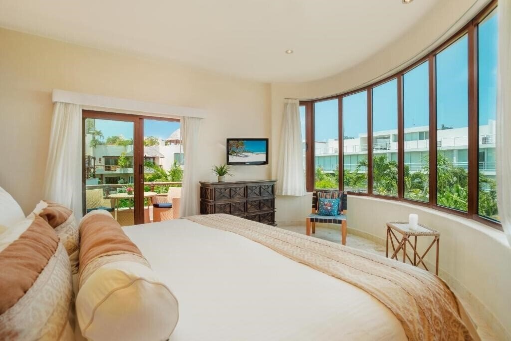 Фото Porto Playa Condo Hotel 4*