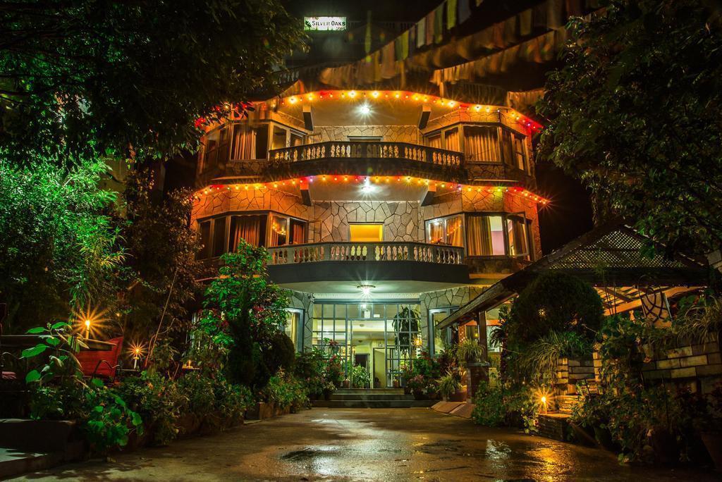 Отель The Silver Oaks Inn 3*