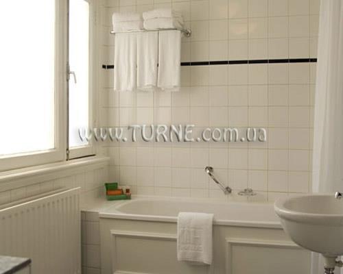 Отель NH Schiller 4*