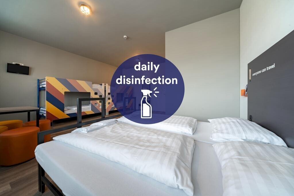 Отель A & O Amsterdam 1*