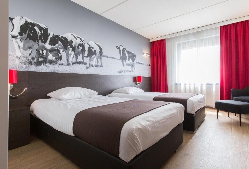 Отель Bastion Almere 3*
