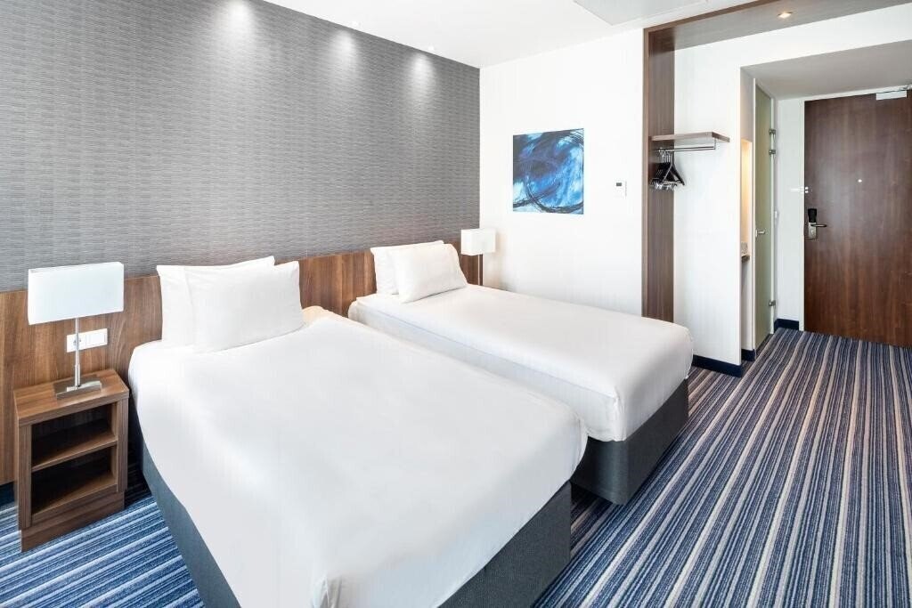 Фото Holiday Inn Express Amsterdam - Schiphol 3*
