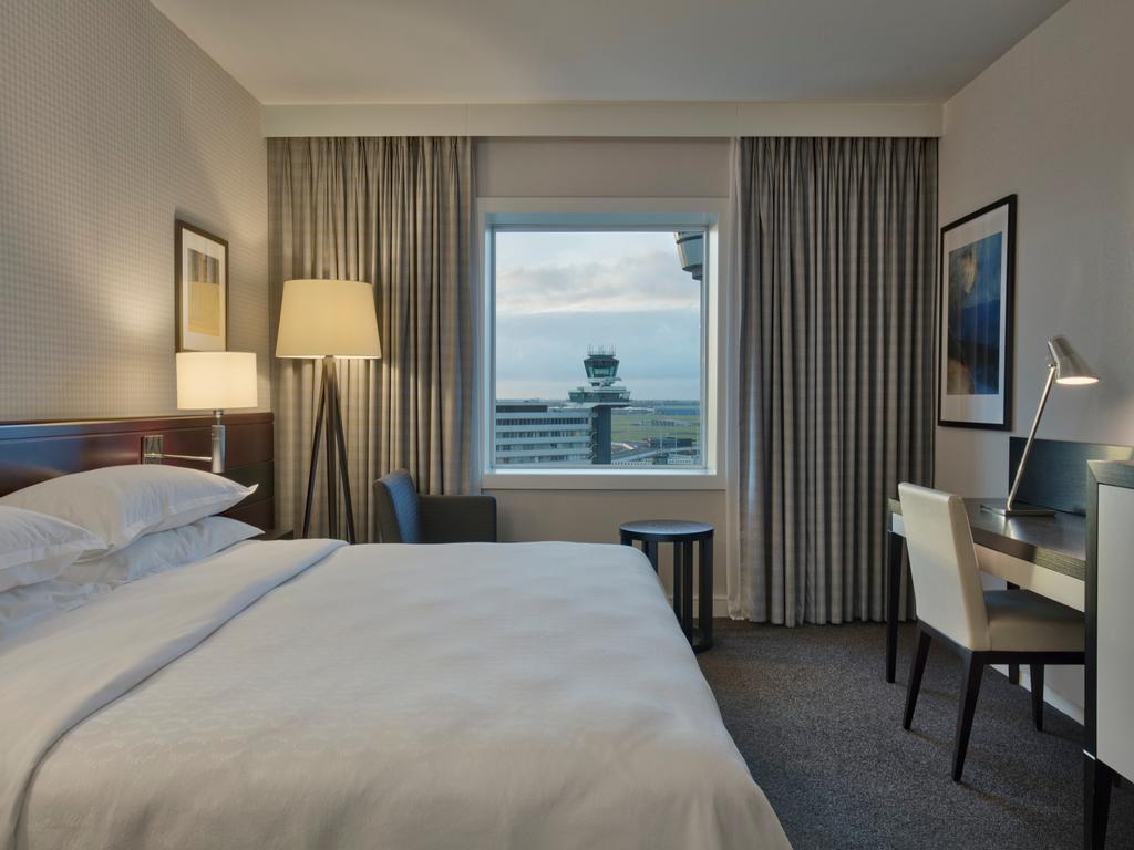 Отель Sheraton Amsterdam Airport Schiphol 4*