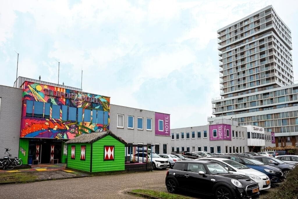 Отель Amsterdam Teleport Hotel 3*