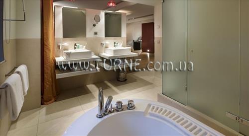 Отель Kruisherenhotel Maastricht 4*