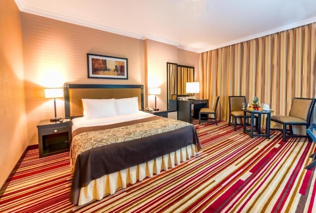 Фото Executive Suites (ex. Executive Suites Abu Dhabi, Executive Suites by Mourouj, V Continents Executive Suites) 4*