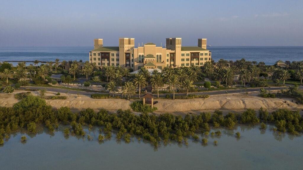 Отель Anantara Desert Islands Resort & SPA 5*