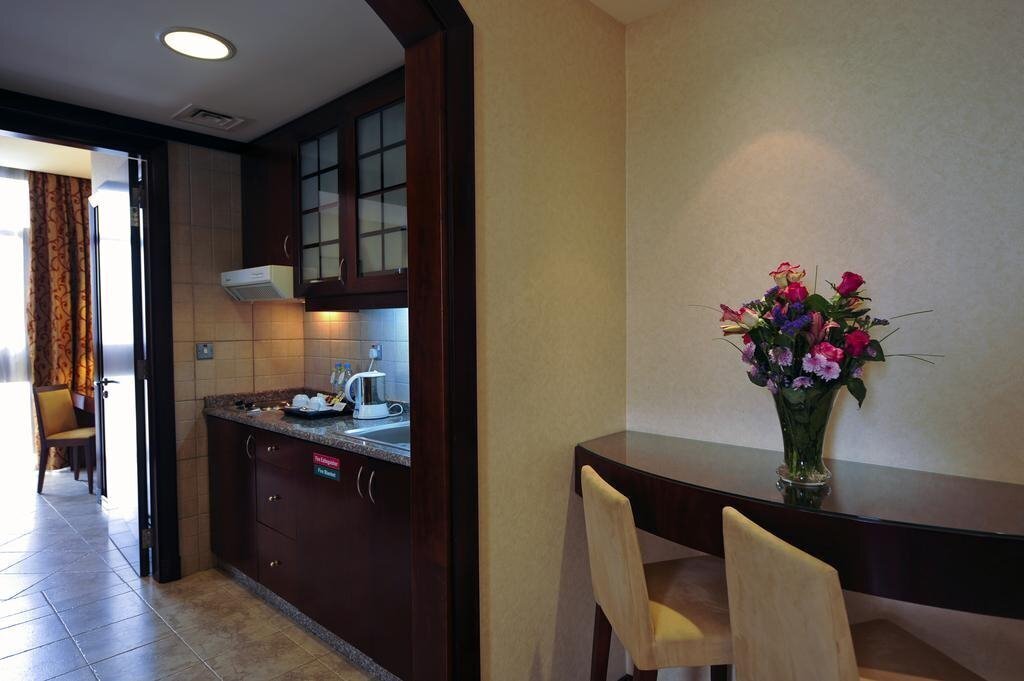 Отель Vision Hotel & Apts 4*