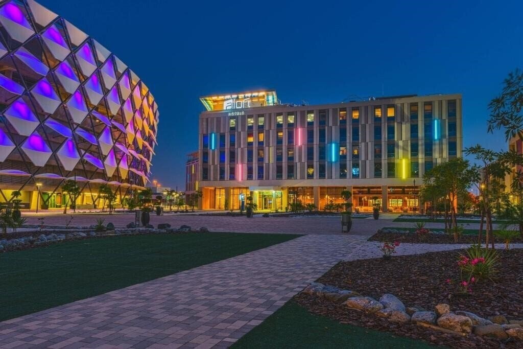 Отель Aloft Al Ain 4*