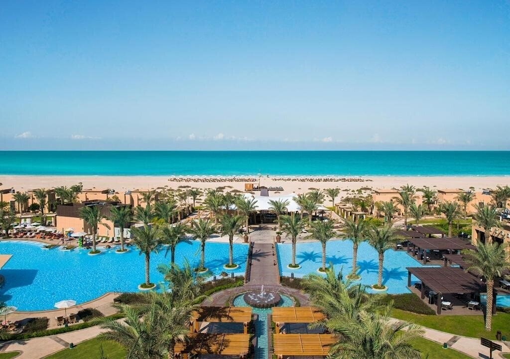 Отель Saadiyat Rotana Resort & Villas 5*