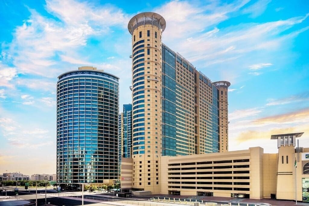 Отель Grand Millennium Al Wahda 5*