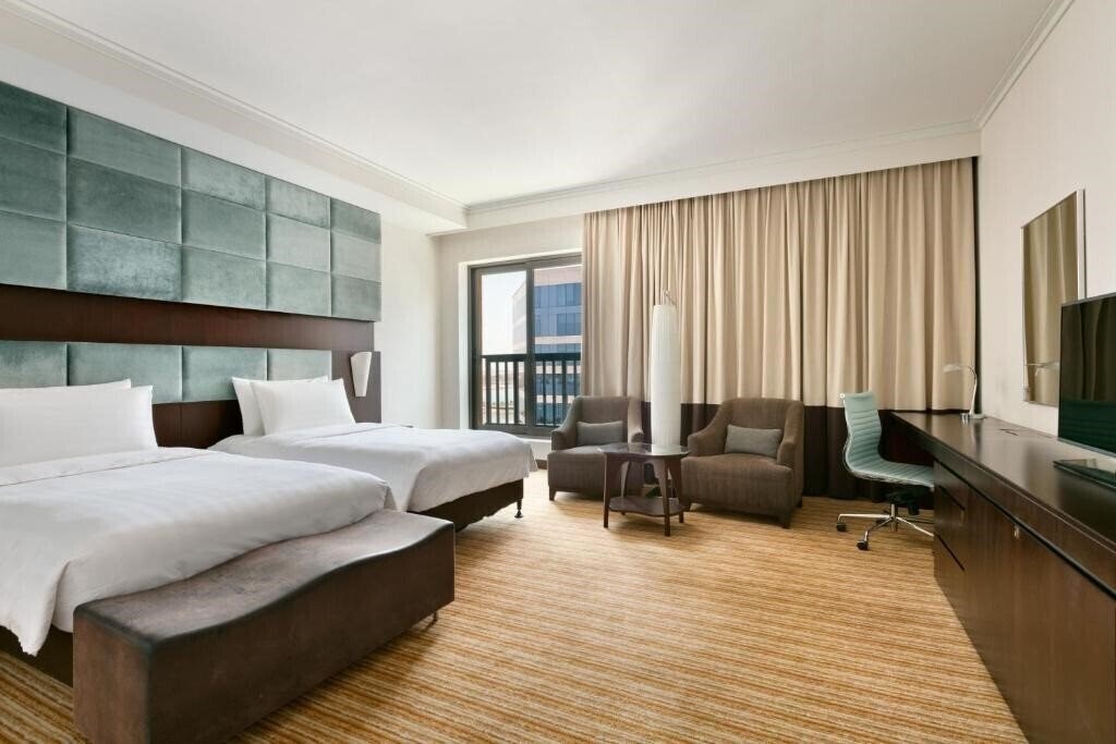 Фото Traders Hotel Qaryat Al Beri 4*