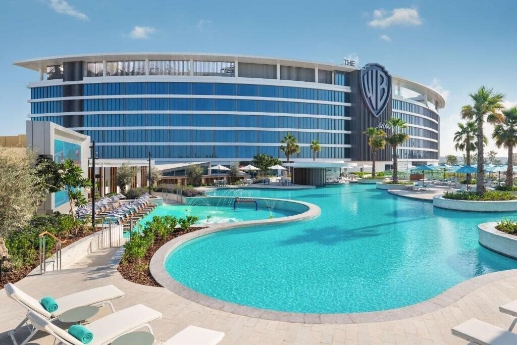 Отель The WB Abu Dhabi, Curio Collection by Hilton 5*