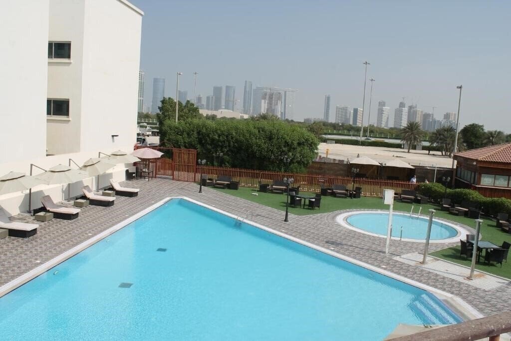 Отель Vilaggio Hotel Abu Dhabi 4*