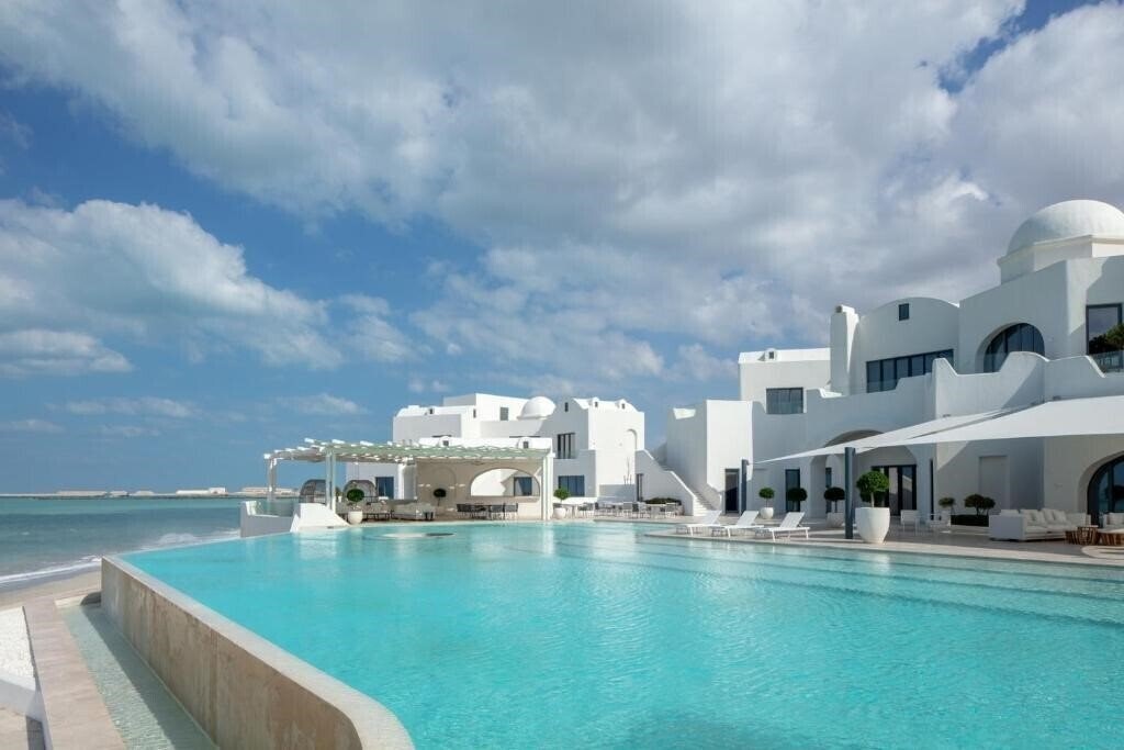 Изображение Anantara Santorini Abu Dhabi Retreat 5*