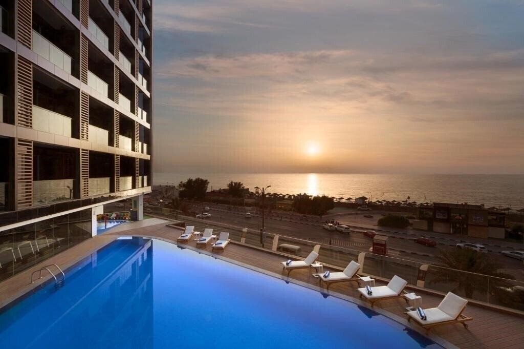 Отель Wyndham Garden Ajman Corniche 4*