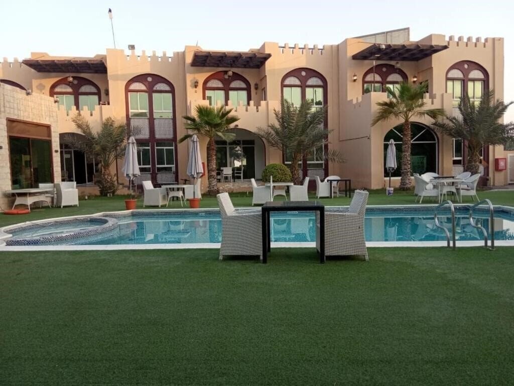 Отель Corniche Palace Hotel 3*