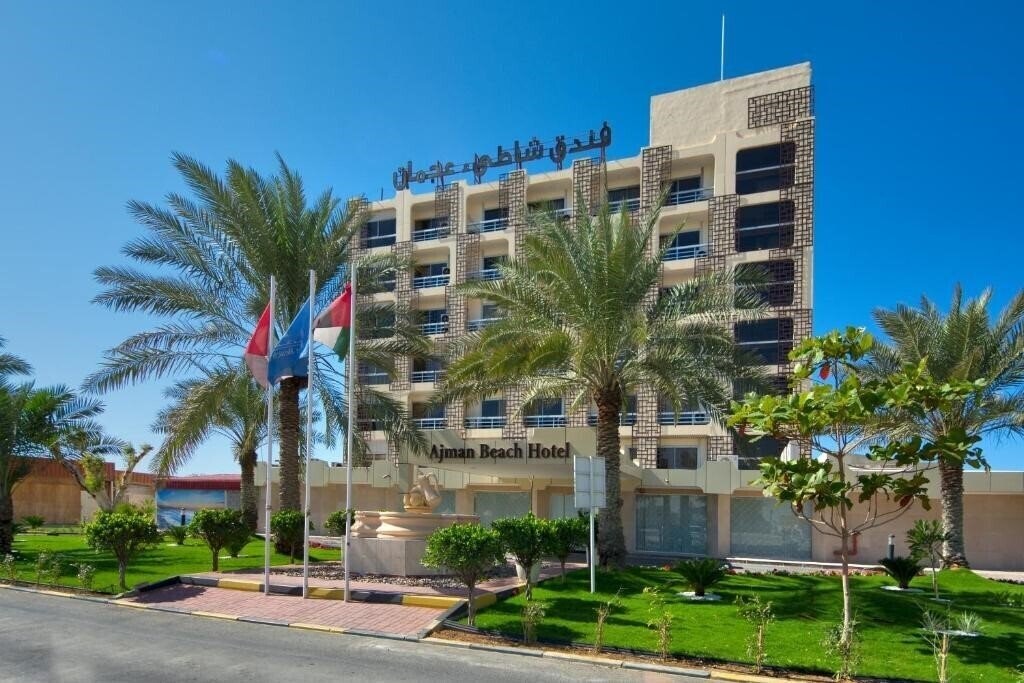 Отель Ajman Beach Hotel 3*
