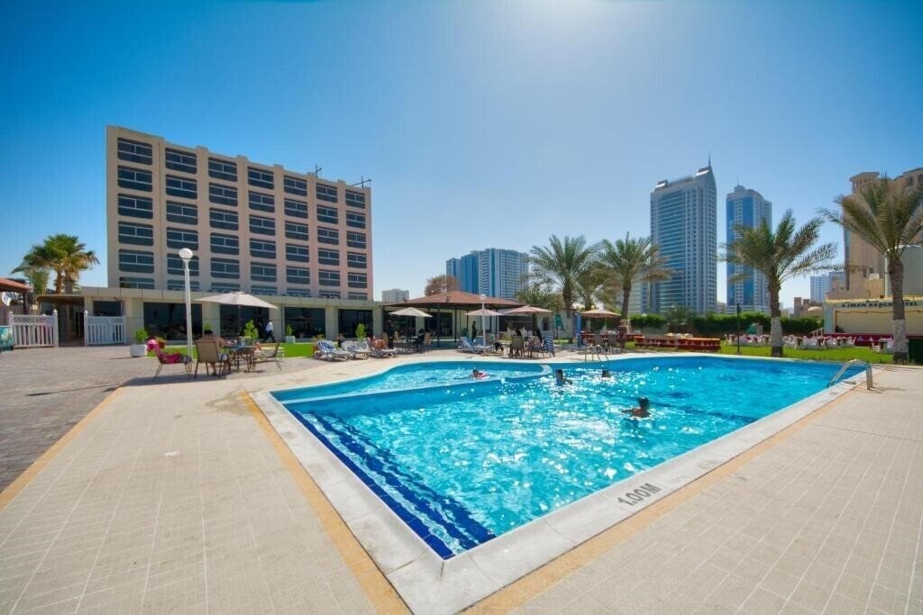 Изображение Ajman Beach Hotel 3*