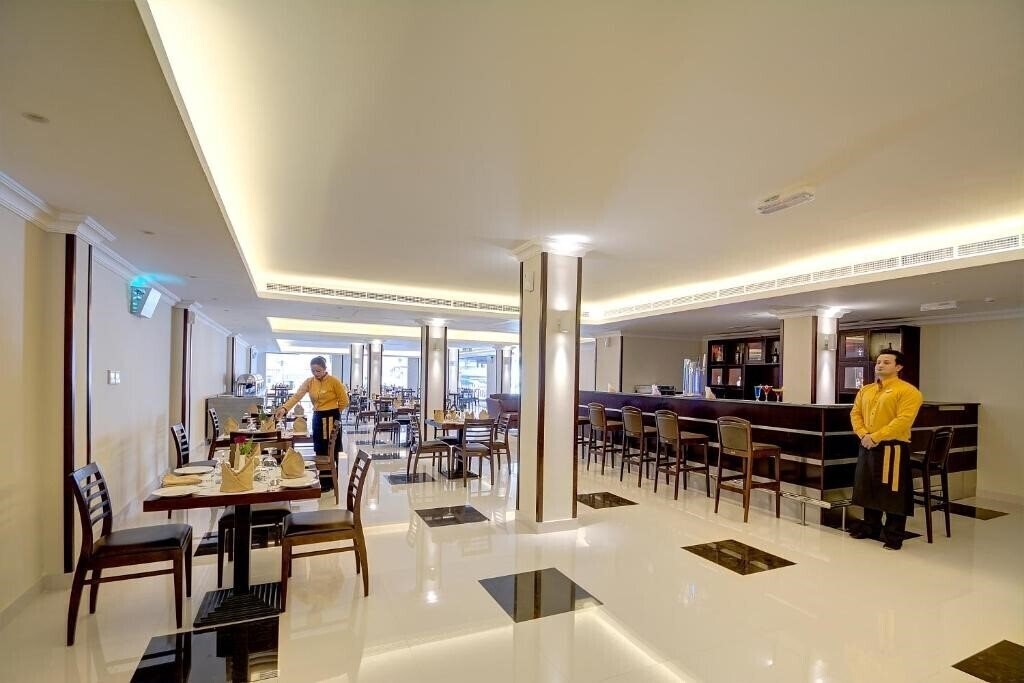 Картинка Ajman Beach Hotel 3*