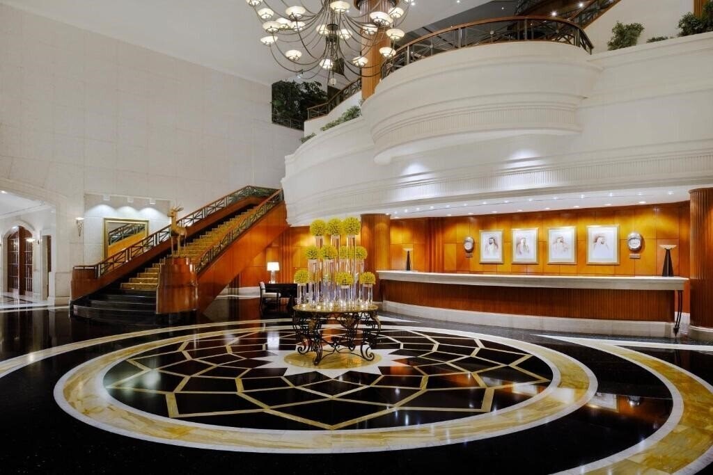 Отель Connaught Palace Hotel Dubai (ex. The Bristol Hotel, JW Marriott Hotel Dubai) 4*