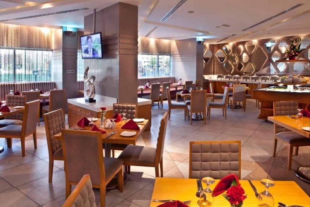 Изображение Landmark Grand Hotel 4*