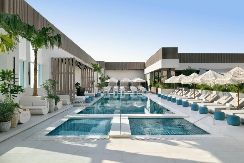 Отель Sheraton Grand Hotel 5*