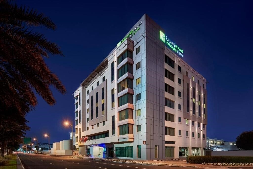 Отель Holiday Inn Express Dubai Jumeirah (ex. Holiday Inn Express Jumeirah ) 2*
