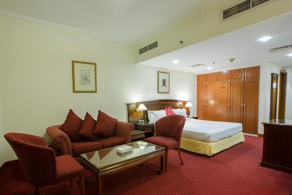 Отель York International Hotel 3*
