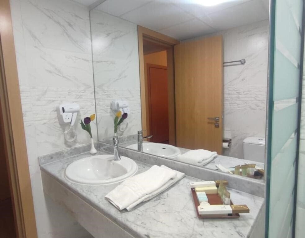 Изображение York International Hotel 3*