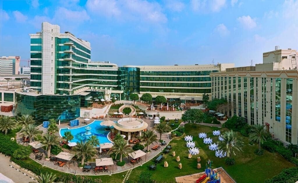 Отель Millennium Airport Hotel Dubai 4*