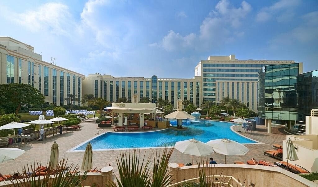 Изображение Millennium Airport Hotel Dubai 4*