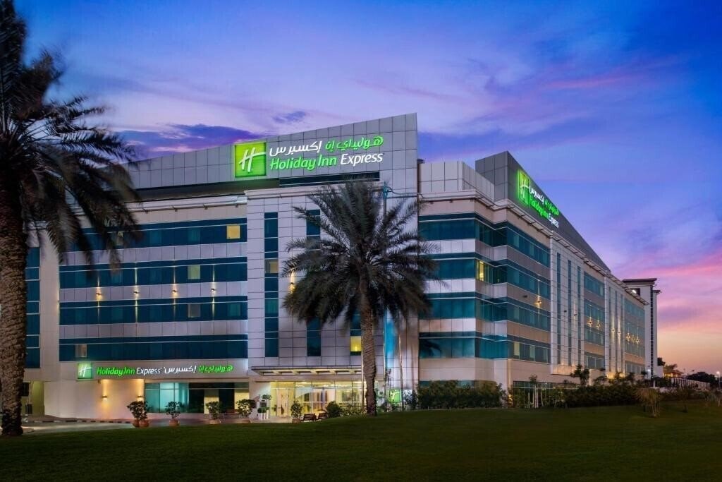 Отель Holiday Inn Express Dubai Airport 2*