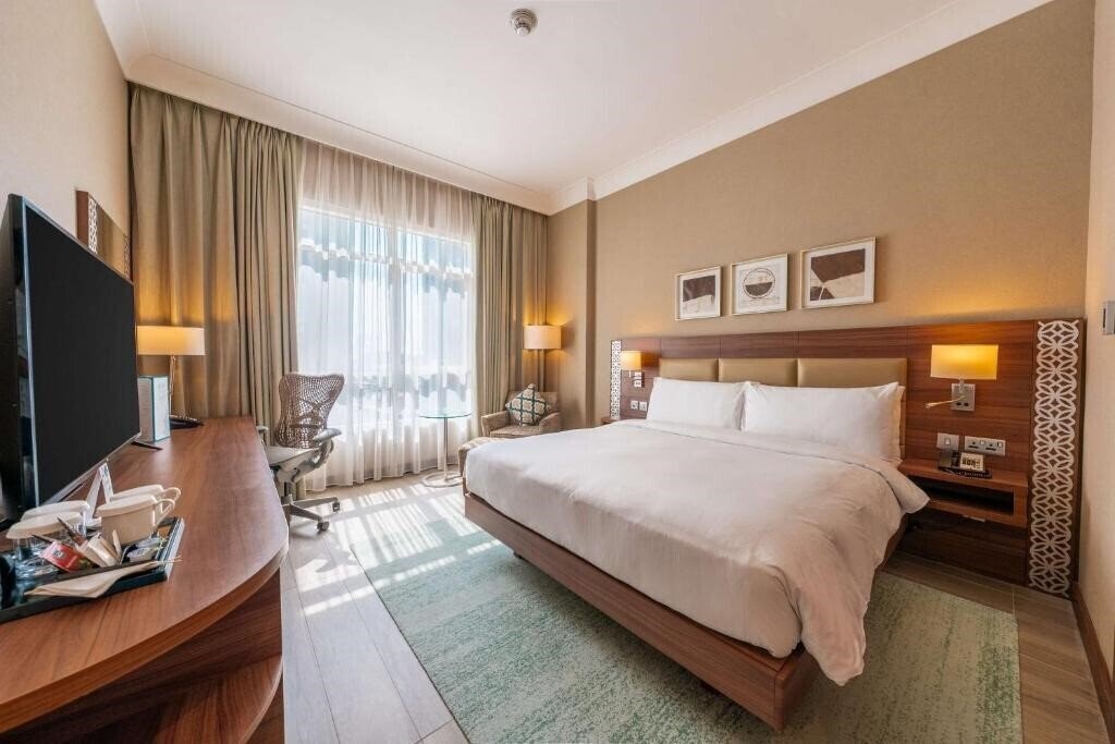 Фото Hilton Garden Inn Dubai Jumeirah 4*
