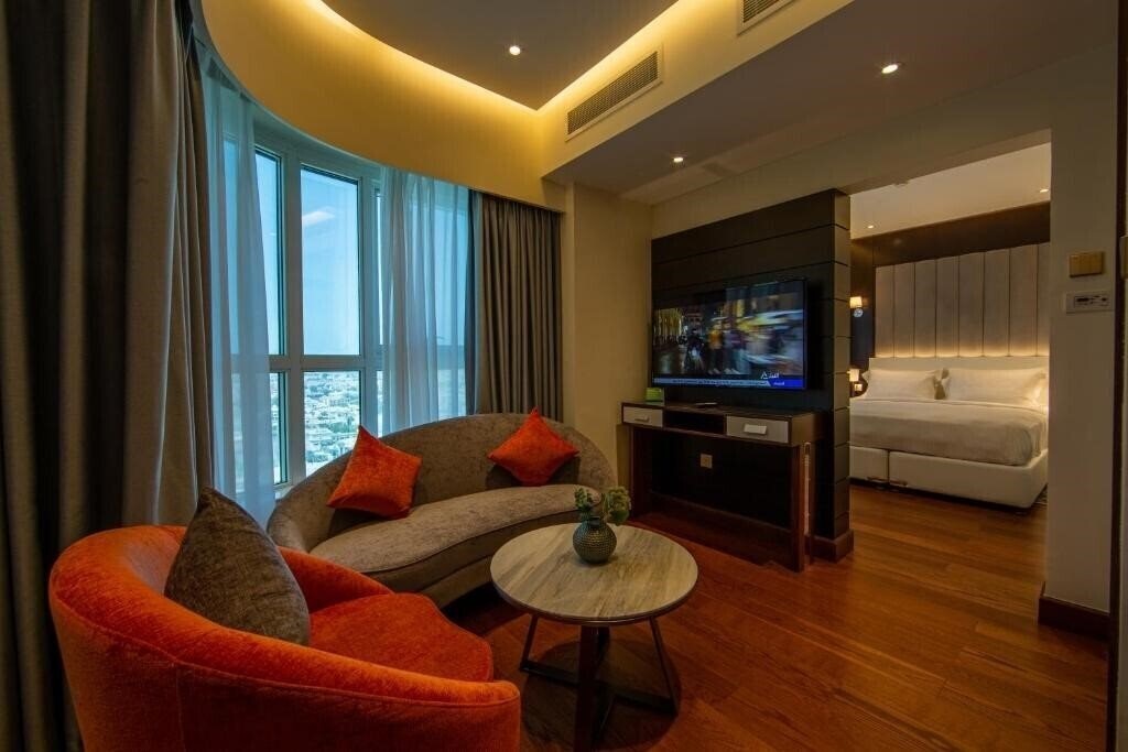 Отель Number One Tower Suites Apt 3*
