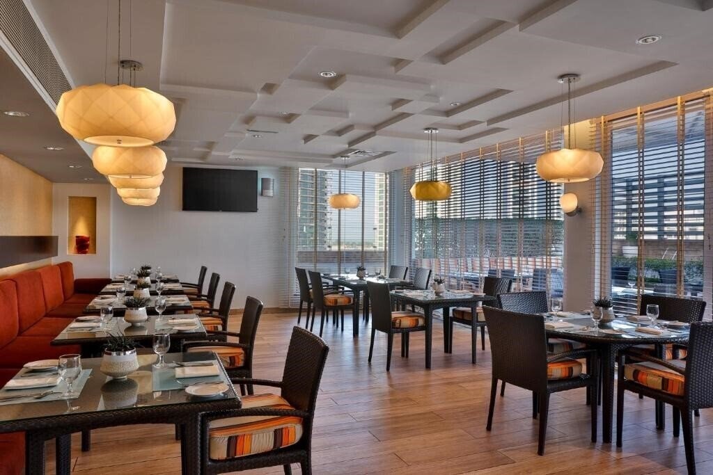 Изображение La Suite Dubai Hotel & Apartments 4*