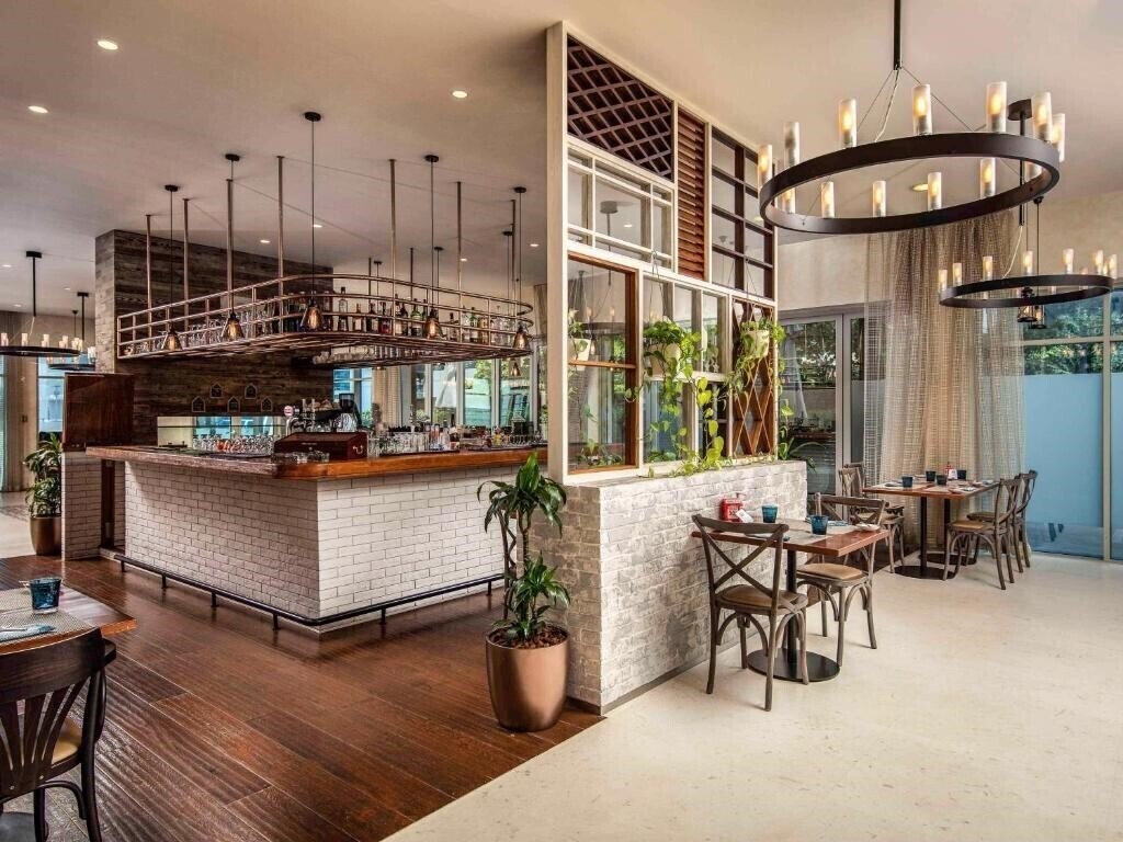 Изображение Pullman Dubai Jumeirah Lakes Towers 5*