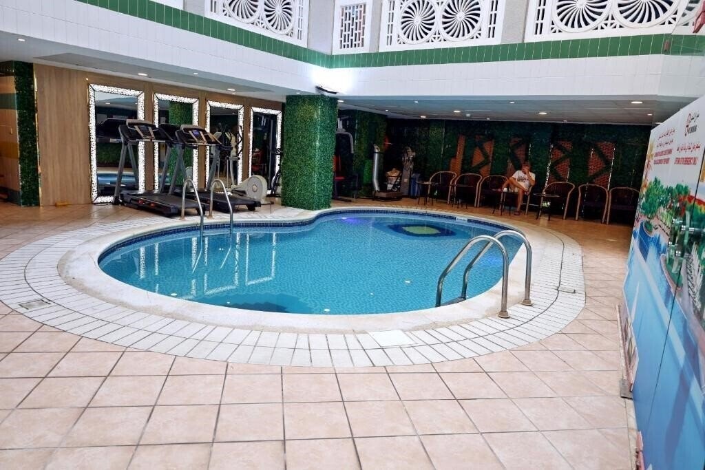 Отель Queen'S 2*