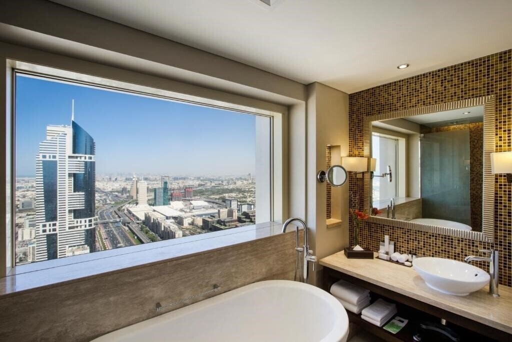 Фото Millennium Plaza Downtown Dubai (ex. Crowne Plaza Dubai Sheikh Zayed) 5*