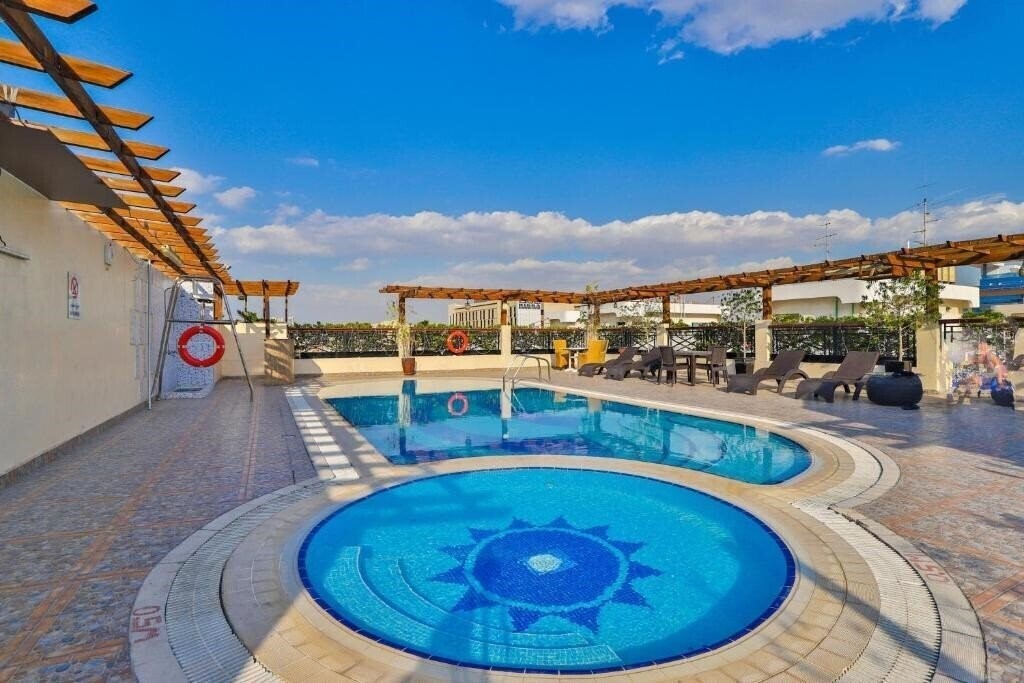 Изображение Landmark Summit Hotel 4*