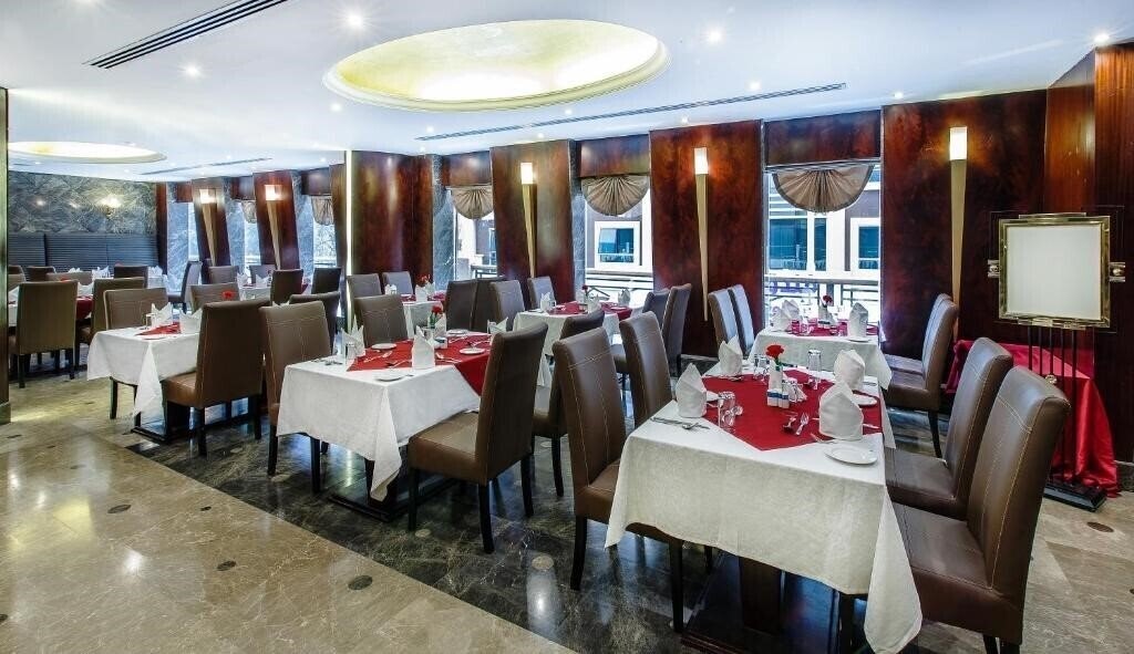 Картинка Landmark Summit Hotel 4*
