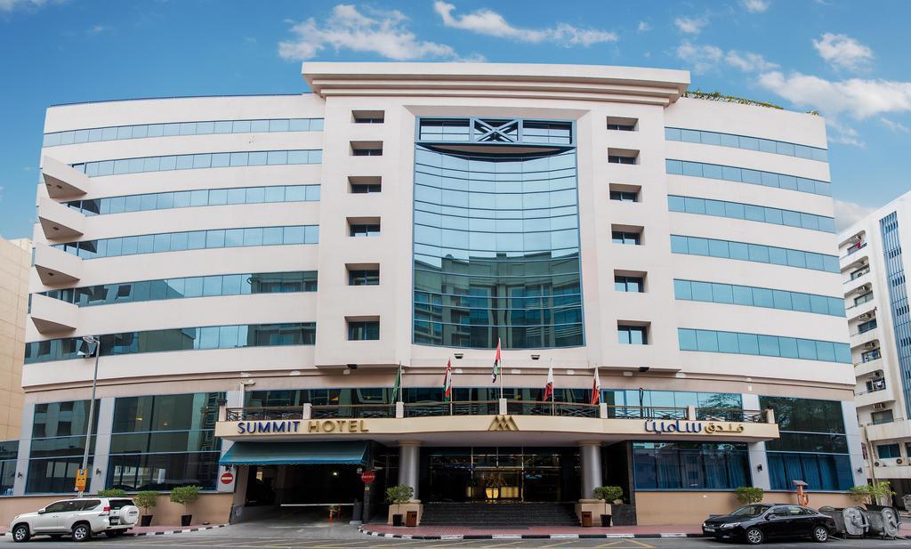 Отель Landmark Summit Hotel 4*