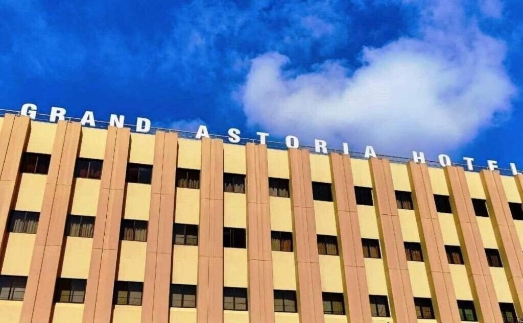 Отель The Grand Astoria Hotel 3*