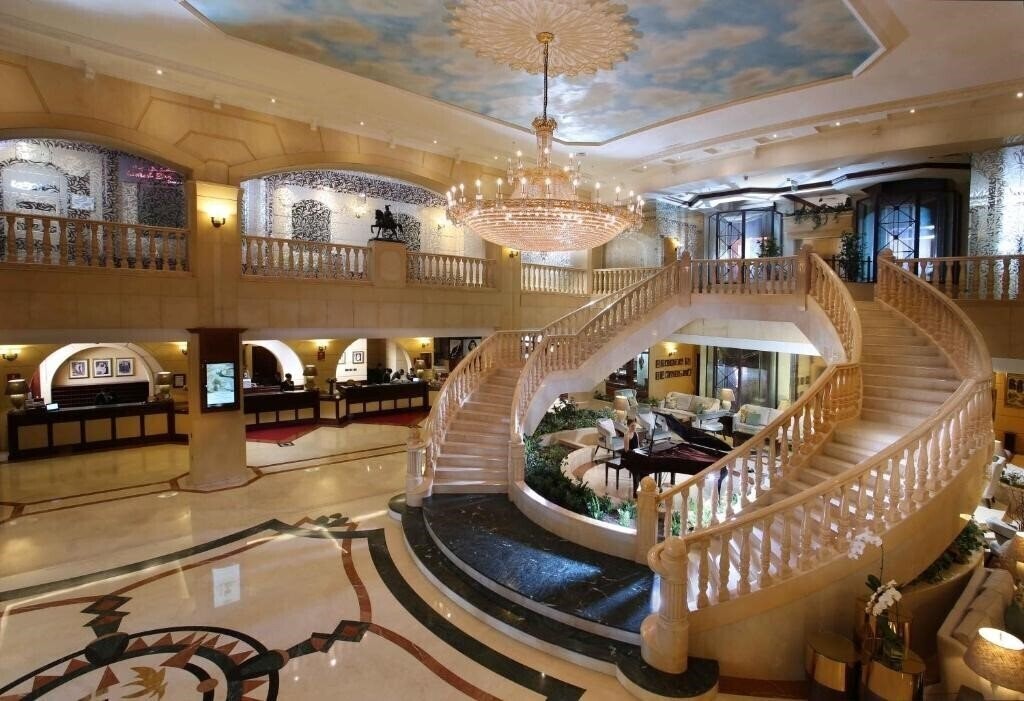 Отель Carlton Palace Hotel (ex. Metropolitan Palace Hotel) 5*