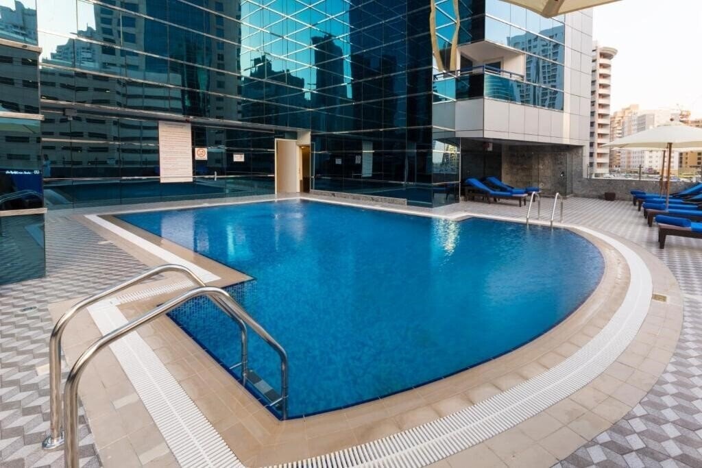 Фотография Golden Tulip Media Hotel (ex. Comfort Inn Hotel Apartments, Golden Tulip Al Thanyah) 4*