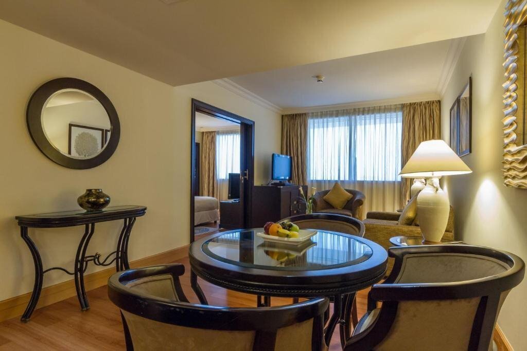 Фотография Grand Excelsior Hotel Deira (ex. Sheraton Deira) 4*