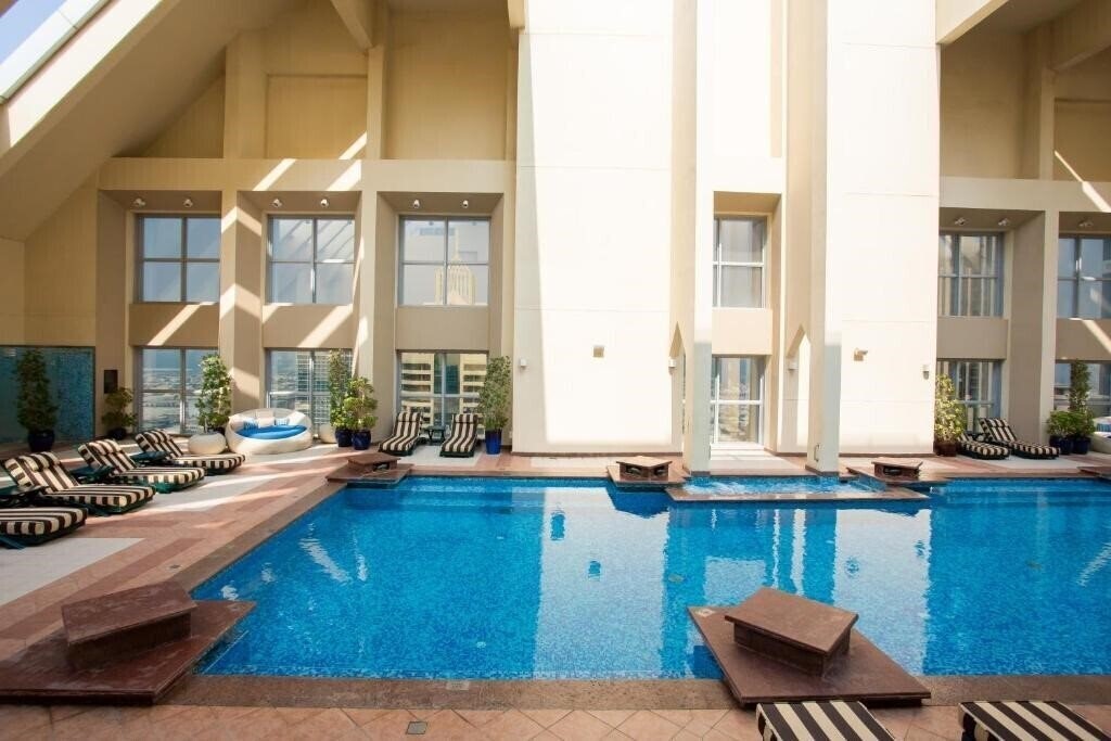 Отель Dusit Thani Dubai 5*